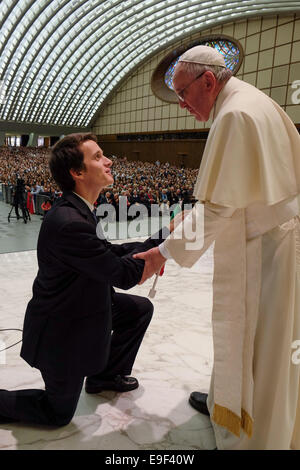 La cité du Vatican. 25 octobre, 2014. Dans l'auditoire pour le Vatican la tragédie d piglrims Shonnstatt de, 25 Oct 2014. Credit : Realy Easy Star/Alamy Live News Banque D'Images