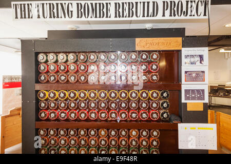 L'Angleterre, dans le Buckinghamshire, Milton Keynes, Bletchley Park, la Bombe de Turing Reconstruire le projet Banque D'Images