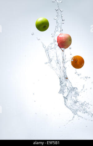 Fruits dans l’eau Banque D'Images