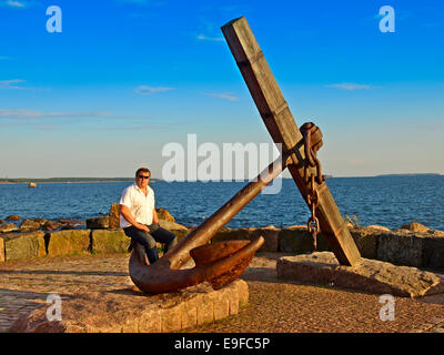 Large metal rusty anchor du navire Banque D'Images