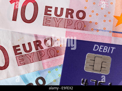 Carte de débit à puce et code pin sur macro d'euro Banque D'Images