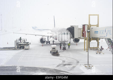 Dans snawfall Airport Banque D'Images