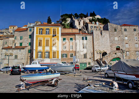 Vieilles maisons de style méditerranéen à Sibenik Banque D'Images