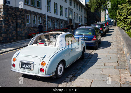 En voiture décapotable Nissan Figaro Channel Islands UK Banque D'Images