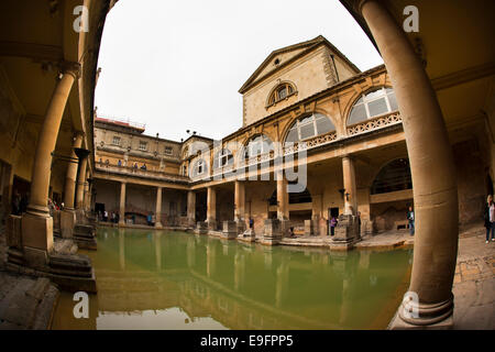 Royaume-uni, Angleterre, dans le Wiltshire, baignoire, salle de bains romains objectif fisheye grand angle view Banque D'Images