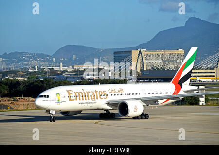 Boeing 777-200 de Emirates Airlines de Rio de Janeiro Brésil l'aéroport international Galeao Banque D'Images