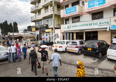 Banque commerciale à l'extérieur de Dar es Salaam, Tanzanie, Afrique de l'Est. Banque D'Images