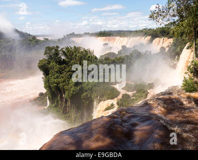 Rivière menant à Iguassu Falls Banque D'Images