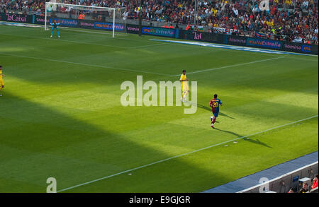 Barcelone - 9 mai : Dani Alves avec le ballon le 9 mai 2009 à Barcelone, Espagne. F.C Barcelone contre Villarreal. Banque D'Images