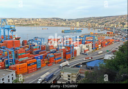 Vue aérienne sur le port de Valparaiso au Chili Banque D'Images