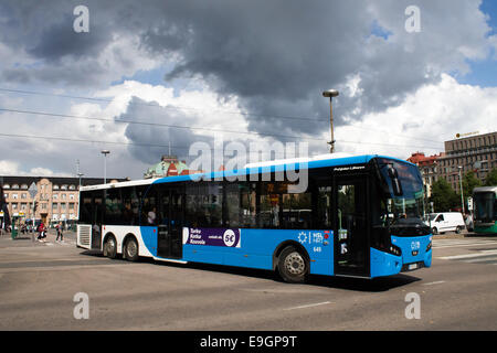 Les transports en commun en face de l'Ateneum. Helsinki, Finlande. Banque D'Images