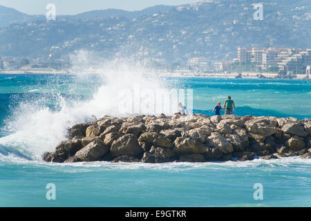 Plage du Midi à Cannes, France Banque D'Images