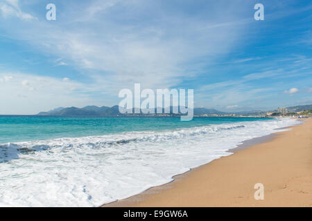 Plage du Midi à Cannes, France Banque D'Images