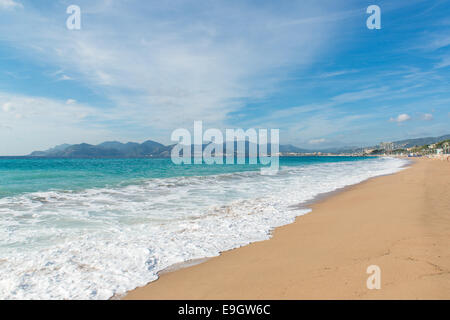 Plage du Midi à Cannes, France Banque D'Images