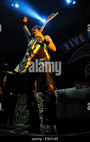 Barcelone - NOV 25 : cinq doigts la mort d'un poinçon (5FDP), le groupe de heavy metal, effectue au Pavello Olimpic de stade de Badalona. Banque D'Images