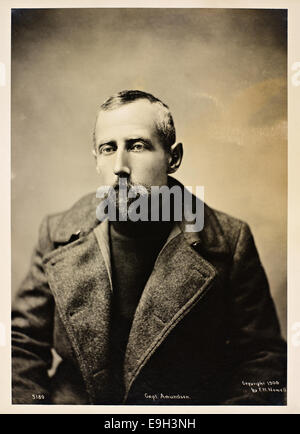 Ce portrait de Roald Amundsen, pris par Frank H. Nowell en 1906, montre le célèbre explorateur polaire. Il fait partie de la collection Nasjonalbiblioteket, qui documente les contributions d’Amundsen à l’exploration polaire. Banque D'Images