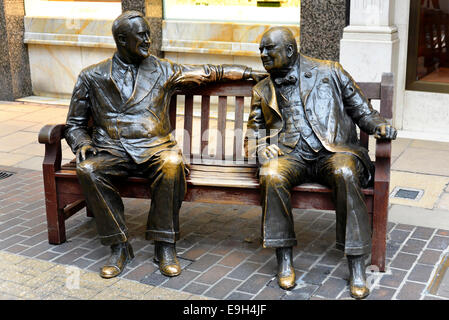 Sculpture en bronze à New Bond Street, London, Londres, Angleterre, Royaume-Uni Banque D'Images