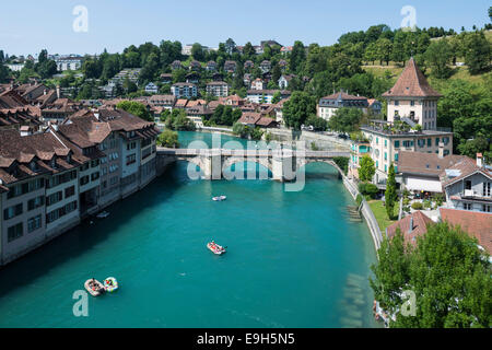 Vue de la rivière Aar ou Aare avec le pont Untertor, centre historique, Berne, Canton de Berne, Suisse Banque D'Images