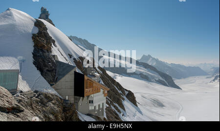 Bâtiment à Jungfraujoch, derrière le glacier d'Aletsch, Canton de Berne, Suisse Banque D'Images