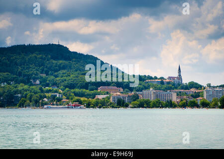 Le lac d'Annecy et cathédrale d'Annecy, Haute-Savoie, France, Europe Banque D'Images