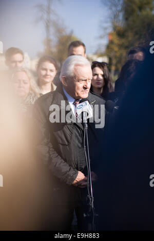 Bydgoszcz, Pologne. 27 octobre, 2014. L'ancien Premier ministre polonais Leszek Miller, à l'usine des campagnes de l'île pour l'Alliance de la gauche démocratique (SLD), sur les prochaines élections à l'échelle nationale pour les maires et conseillers de la ville le 16 novembre 2014. Credit : Jaap Arriens/Pacific Press/Alamy Live News Banque D'Images