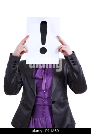 La femme est tenue d'exclamation sur le fond blanc Banque D'Images