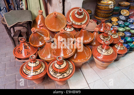 Magasin de poterie traditionnelle marocaine à Marrakech, Maroc Banque D'Images