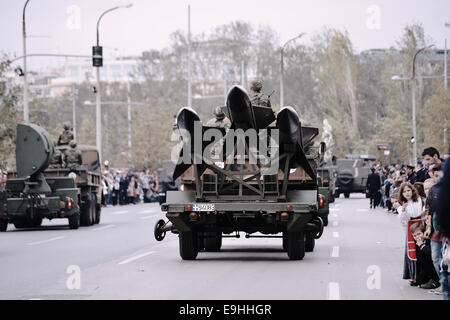 Thessalonique, Grèce. 28 octobre, 2014. Un MIM-23B Hawk système anti missiles de l'armée grecque pendant la parade pour le 28e anniversaire d'octobre, la date à laquelle la Grèce est entré dans la deuxième guerre mondiale, en 1940. Credit : Giannis Papanikos/Alamy Live News Banque D'Images