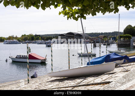 Place d'amarrage à Arona Lac Majeur Banque D'Images