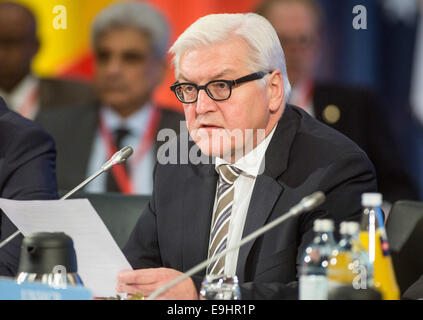 Berlin, Allemagne. 28 Oct, 2014. Le ministre allemand des affaires étrangères, Frank-Walter Steinmeier, assiste à la conférence sur la situation actuelle des réfugiés syriens dans les pays voisins à Berlin, Allemagne, 28 octobre 2014. Photo : THOMAS OMI/dpa/Alamy Live News Banque D'Images