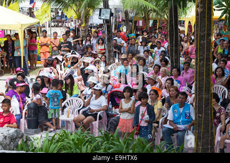 Public au concert thaï, Phuket, Thailand Banque D'Images