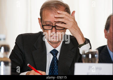 Turin, Italie. 28 octobre, 2014. Présentation de l'exposition 'Leonardo et les trésors du roi,' lors de l'inauguration, qui a eu lieu au palais Chiablese, a été suivi par le maire de la ville de Torino Piero Fassino, Giovanni Saccani directeur de la Bibliothèque Royale de Turin, Maurizio Cibrario président la Consulta de Turin Mario Turetta Directeur régional du patrimoine culturel et du Paysage du piémont, Marco Mezzalama Compagnia di San Paolo, Fondazione CRT Anna Chiara Invernizzi et Marcella Gaspardone, Directeur Marketing de Turismo Torino. Credit : Realy Easy Star/Alamy Vivre sw Banque D'Images