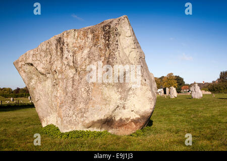 Royaume-uni, Angleterre, dans le Wiltshire, Avebury, grands monolithes henge principal dans le centre de the stone circle Banque D'Images