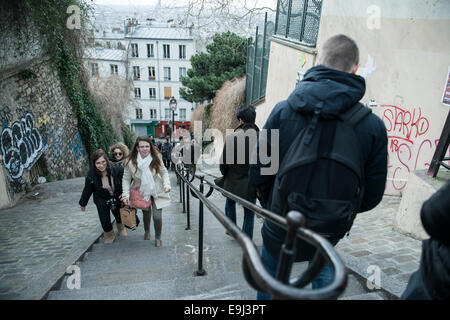 Le long escalier qui monte à Montmartre destination touristique à Paris, France Banque D'Images