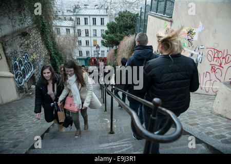 Le long escalier qui monte à Montmartre destination touristique à Paris, France Banque D'Images