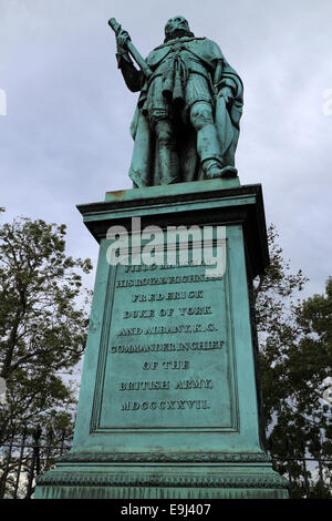 Statue de bronze et socle par Thomas Campbell, de Frederick Duke of York - Esplanade du Château d'Édimbourg - Edinburgh - Lothian - Sco Banque D'Images