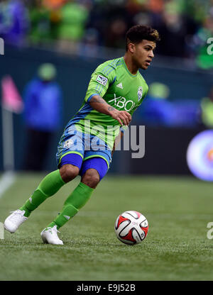 Le 25 octobre 2014. Seattle Sounders FC defender DeAndre Yedlin # 17 en action contre les Los Angeles Galaxy à CenturyLink Field à Seattle, WA. Seattle Sounders FC bat Los Angeles Galaxy 2 - 0.George Holland/Cal Sport Media Banque D'Images