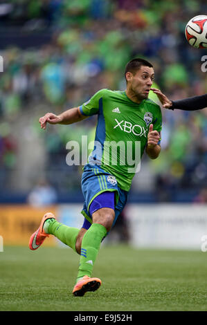 Le 25 octobre 2014. Seattle Sounders FC avant que Clint Dempsey # 2 en action contre les Los Angeles Galaxy à CenturyLink Field à Seattle, WA. Seattle Sounders FC bat Los Angeles Galaxy 2 - 0.George Holland/Cal Sport Media. Banque D'Images