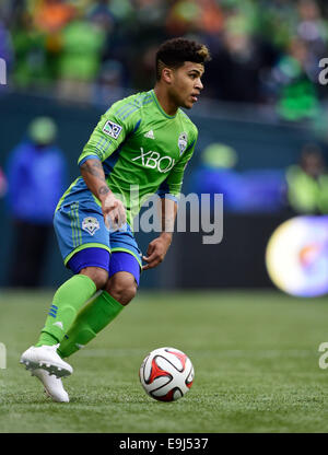 Le 25 octobre 2014. Seattle Sounders FC defender DeAndre Yedlin # 17 en action contre les Los Angeles Galaxy à CenturyLink Field à Seattle, WA. Seattle Sounders FC bat Los Angeles Galaxy 2 - 0.George Holland/Cal Sport Media Banque D'Images