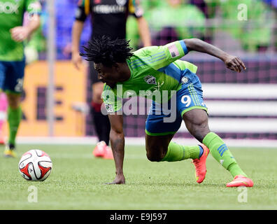 Le 25 octobre 2014. Seattle Sounders FC avant d'Obafemi Martins # 9 en action contre les Los Angeles Galaxy à CenturyLink Field à Seattle, WA. Seattle Sounders FC bat Los Angeles Galaxy 2 - 0.George Holland/Cal Sport Media. Banque D'Images