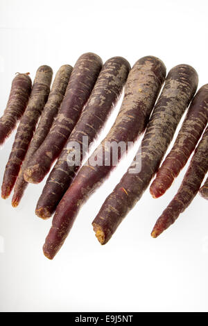 Élégant moderne cuisine cuisson la carotte légumes racines vitamine C germination veggie food Halloween plant farm Banque D'Images