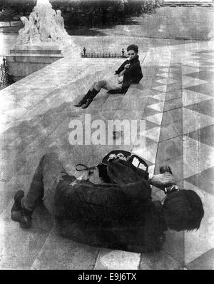 Jul 20, 1967 - Londres, Angleterre, Royaume-Uni - American fashion la reine Wilhelmine, posant à Hyde Park, Londres à partir des États-Unis, est à la recherche de modèles de l'avenir pour rejoindre son nouveau modèle d'agence à New York. Wilhelmina, dont les revenus ont atteint 35 000 par an, BSP ont été une cover girl pour plus de 300 magazines. Wilhelmina Cooper (1 mai 1939 - 1 mars 1980) était un modèle néerlandais qui a commencé avec les modèles Ford et, à l'apogée de son succès, a fondé sa propre agence, Wilhelmina Modèles, dans la ville de New York en 1967. Le 1er mars 1980, Cooper est mort de cancer du poumon à l'âge de 40 ans dans la région de Greenwich Hospital Banque D'Images