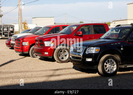 Camions sur une voiture lot Saskatchewan Canada Banque D'Images