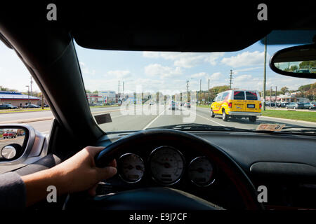 Point de vue du conducteur pendant la conduite sur route - USA Banque D'Images