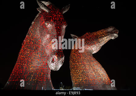 Des sculptures géantes en rouge pour l'appel de pavot 2014. Banque D'Images