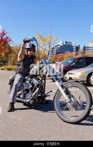 Rider sur moto chopper Harley Davidson - Virginia USA Banque D'Images