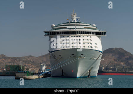 Royal Caribbean's aventurier de la mer Bateau de croisière au port de croisière de Carthagène en Espagne. Banque D'Images