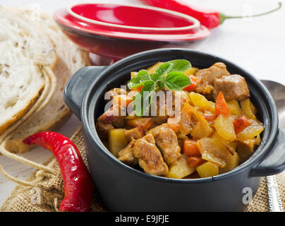 Ragoût de viande et de légumes .Selective focus Banque D'Images