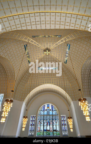 Vitraux de l'artiste Koloman Moser, coupole de l'église saint Léopold à Steinhof, 1904-1907 Banque D'Images