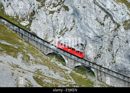 Pilatus de fer, le train à crémaillère le plus raide du monde, le Mont Pilate, Lucerne, Canton de Lucerne, Suisse Banque D'Images